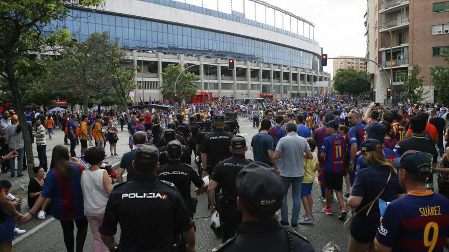 El Barcelona se consuela con su tercera Copa del Rey consecutiva