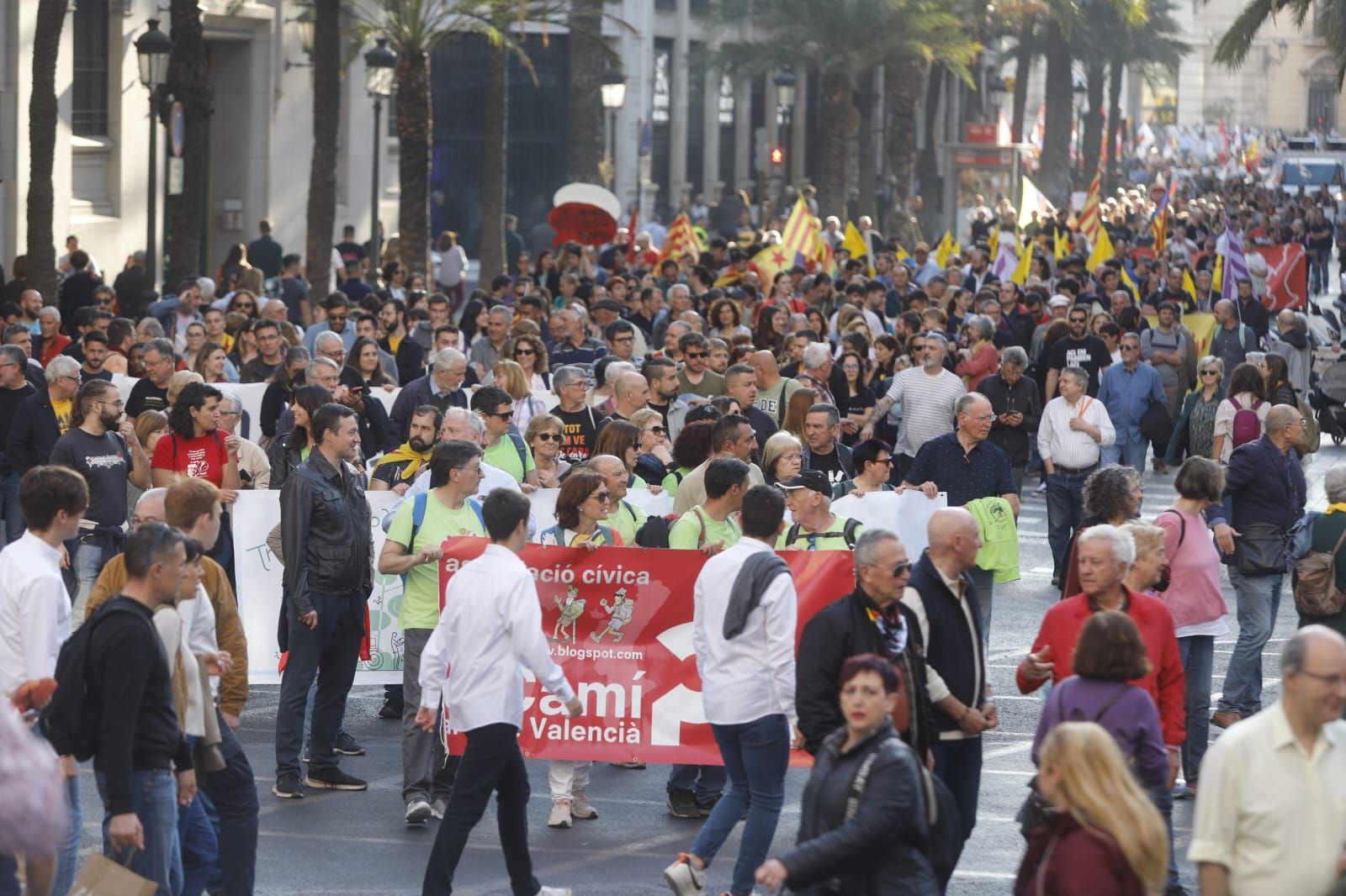 Manifestación en València para conmemorar la diada del 25 de abril