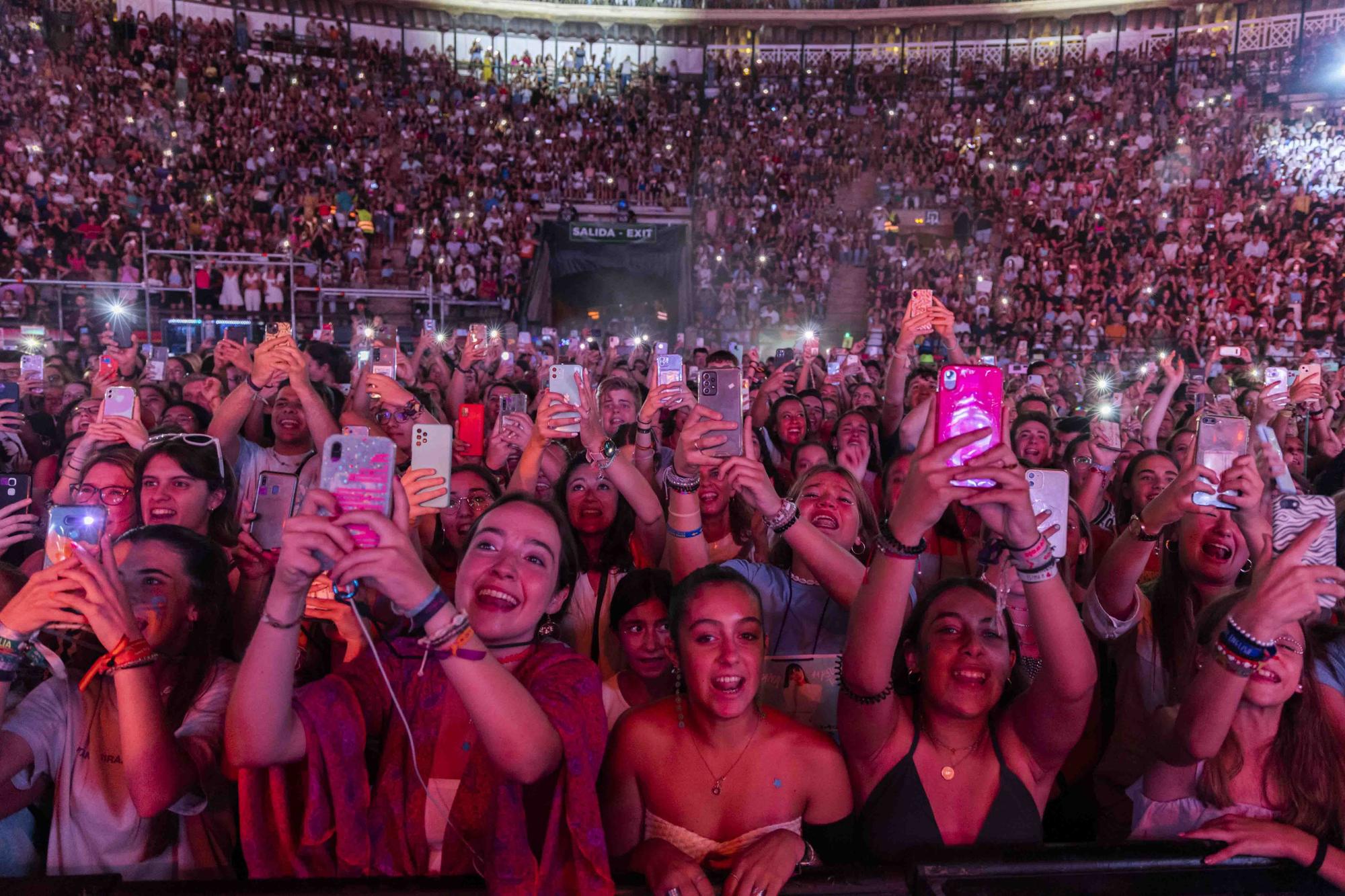 Aitana llena la plaza de toros de València