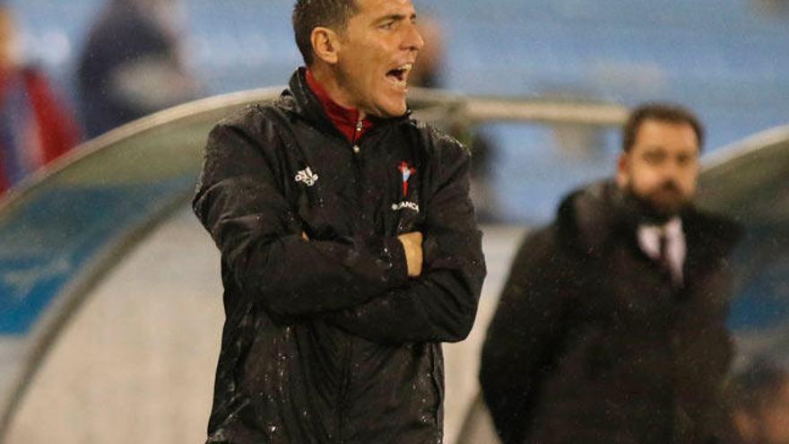 Berizzo da instrucciones a sus hombres // R. GROBAS