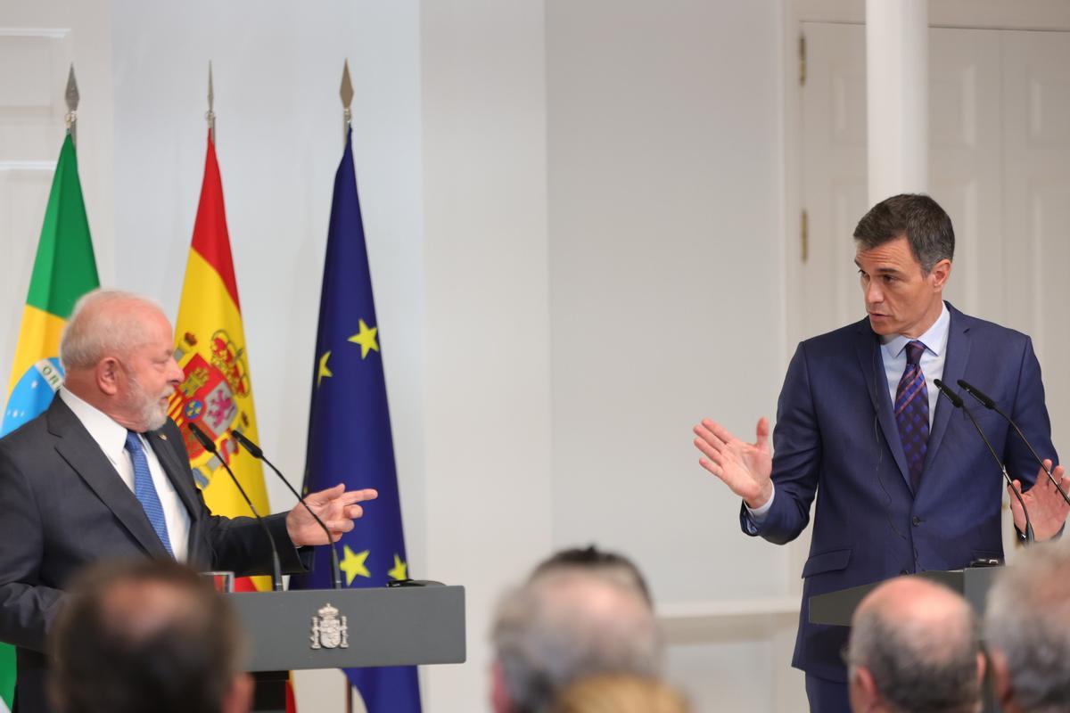 El presidente del Gobierno, Pedro Sánchez junto al presidente de la República Federativa de Brasil, Lula da Silva, este miércoles en Moncloa.