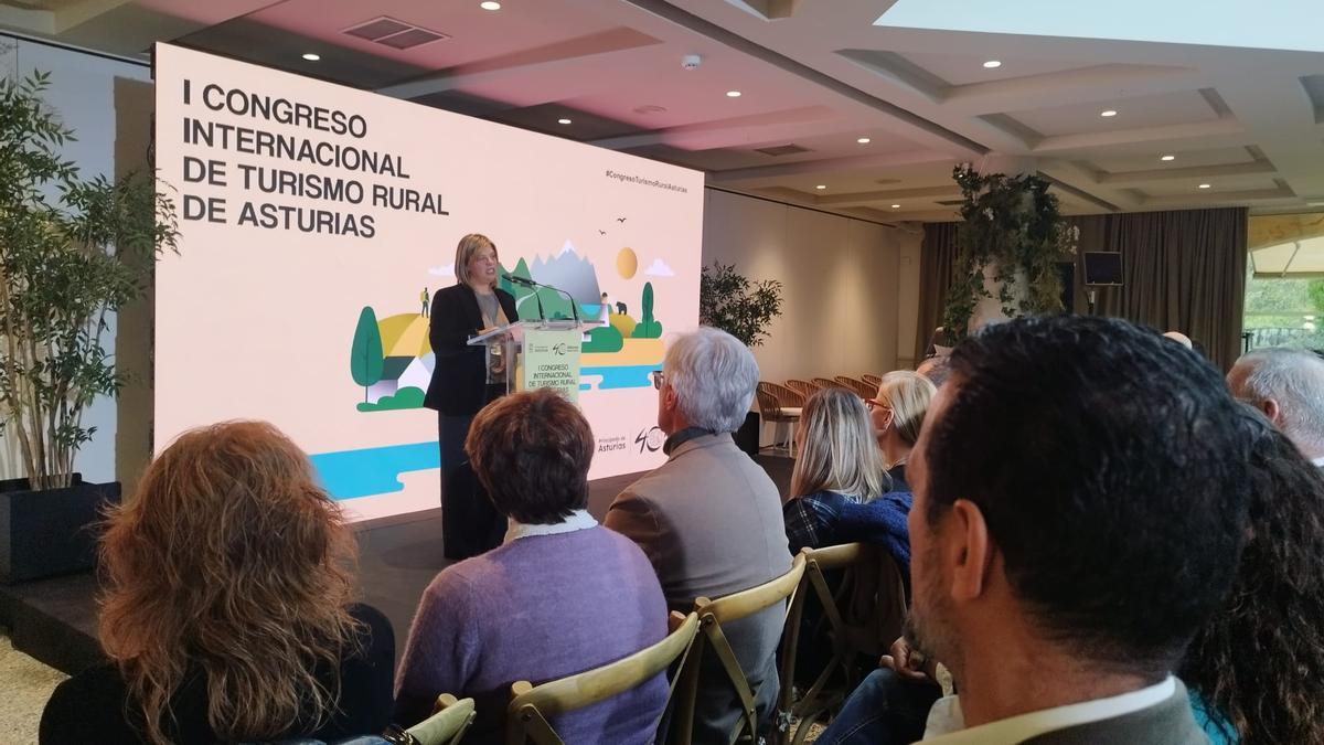 Gimena Llamedo durante su intervención en el I Congreso de Turismo Rural de Asturias.