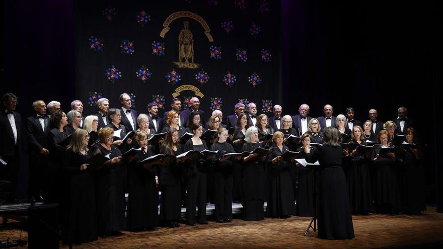 Los cantores de la Polifónica interpretaron obras clásicas de su repertorio.