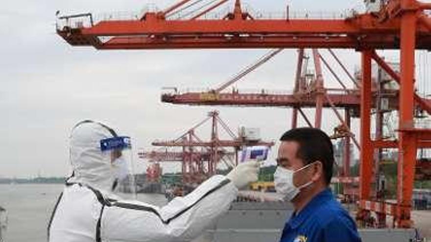 Un control en el puerto de Wuhan. // Reuters