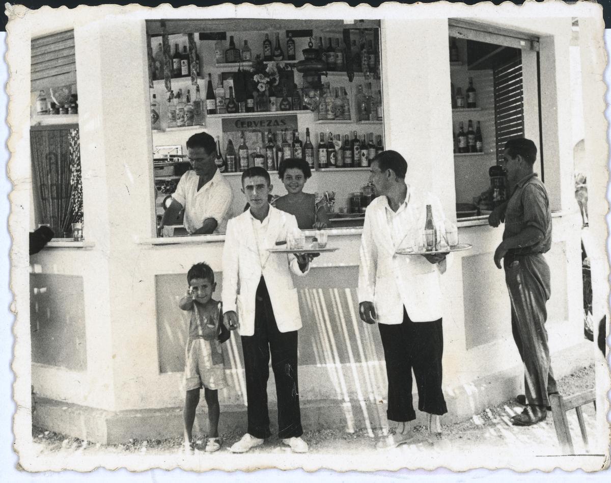 Imagen histórica del kiosco con su caracterítica planta octogonal