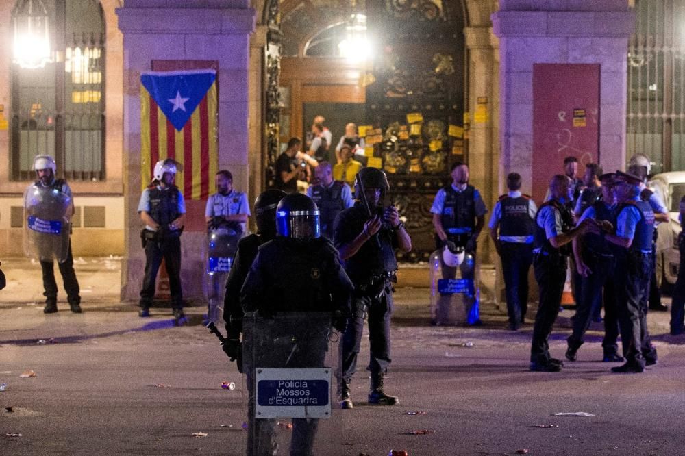 Carregues dels Mossos en el primer aniversari 1-O