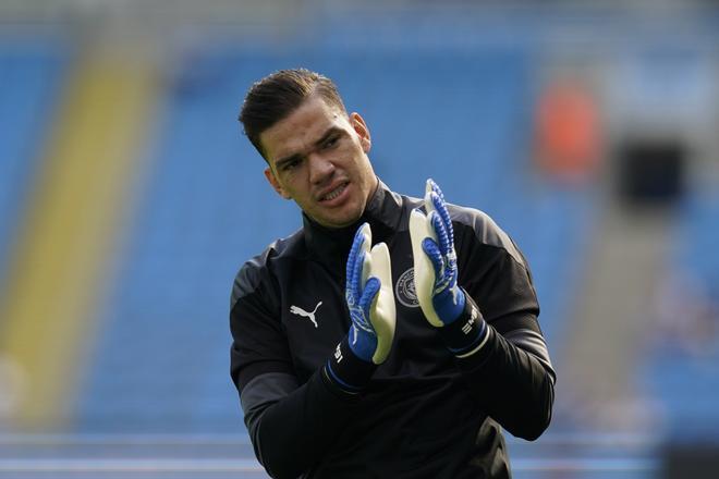 Ederson: Uno de los mejores porteros en el panorama actual. Termina contrato en 2026 y su valor de mercado es de 45 millones de euros. Su salida podría ser una de las más fáciles, por posición y rendimiento, si el City acaba por ser sancionado