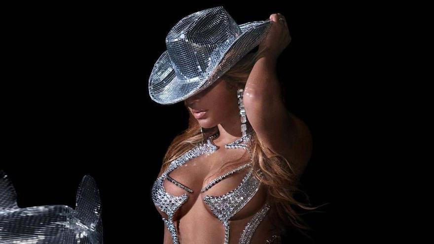 Beyoncé apuesta por un diseño español y auriculares de diamantes en el inicio de su gira