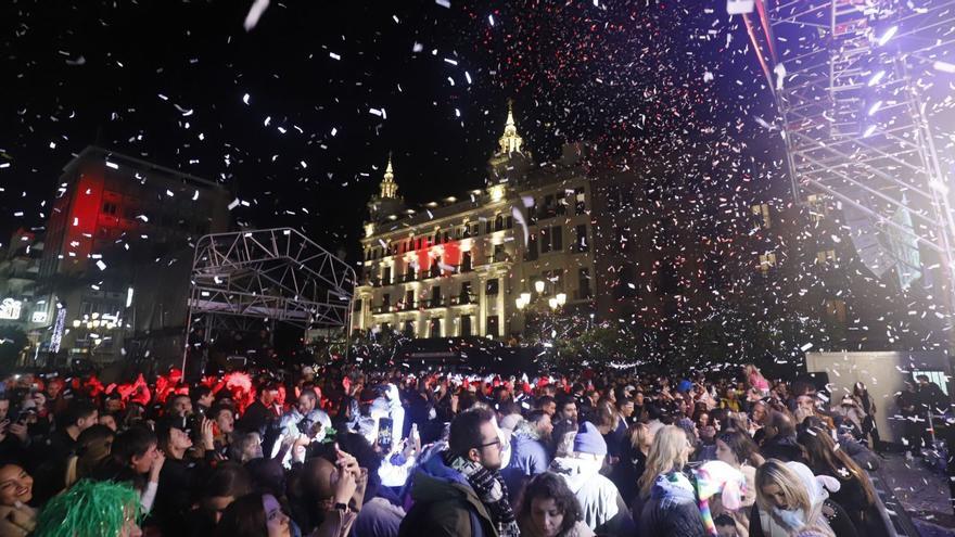 Una imagen de cómo recibió la plaza de Las Tendillas el año que ya se acaba, en la fiesta de Nochevieja que organizó el Ayuntamiento.