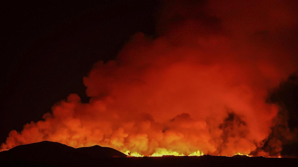 ICELAND VOLCANO TODAY |  Iceland declares state of emergency due to fourth volcano eruption since December