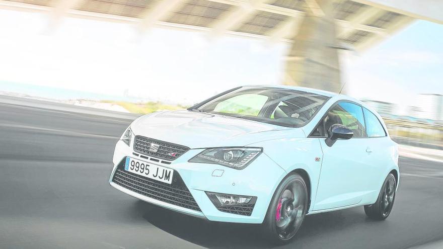 El nuevo Cupra corona una gama muy versátil que ha evolucionado al compás de los tiempos; el banco de mecánicas del Grupo Volkswagen le proporciona al compacto español motores muy interesantes