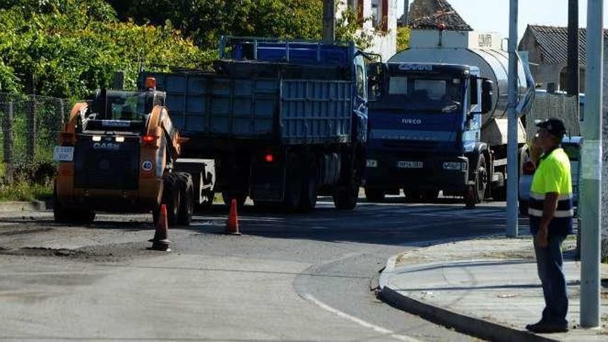 Obras que se están acometiendo en la PO-302, en Vilanova. // I. A.