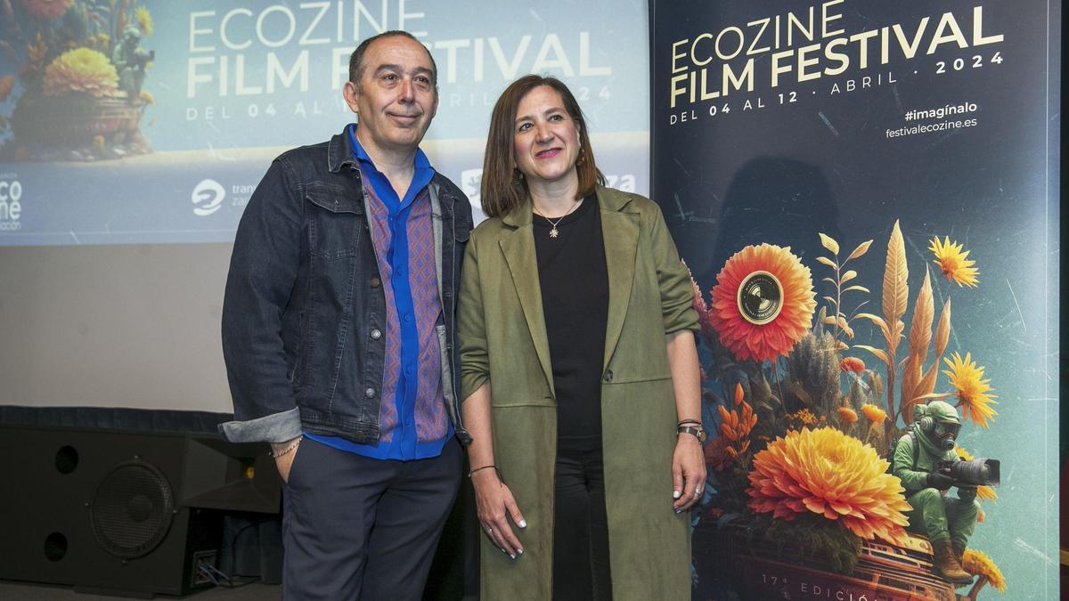Pedro Piñeiro y Sara Fernández durante la presentación del Ecozine Film Festival.