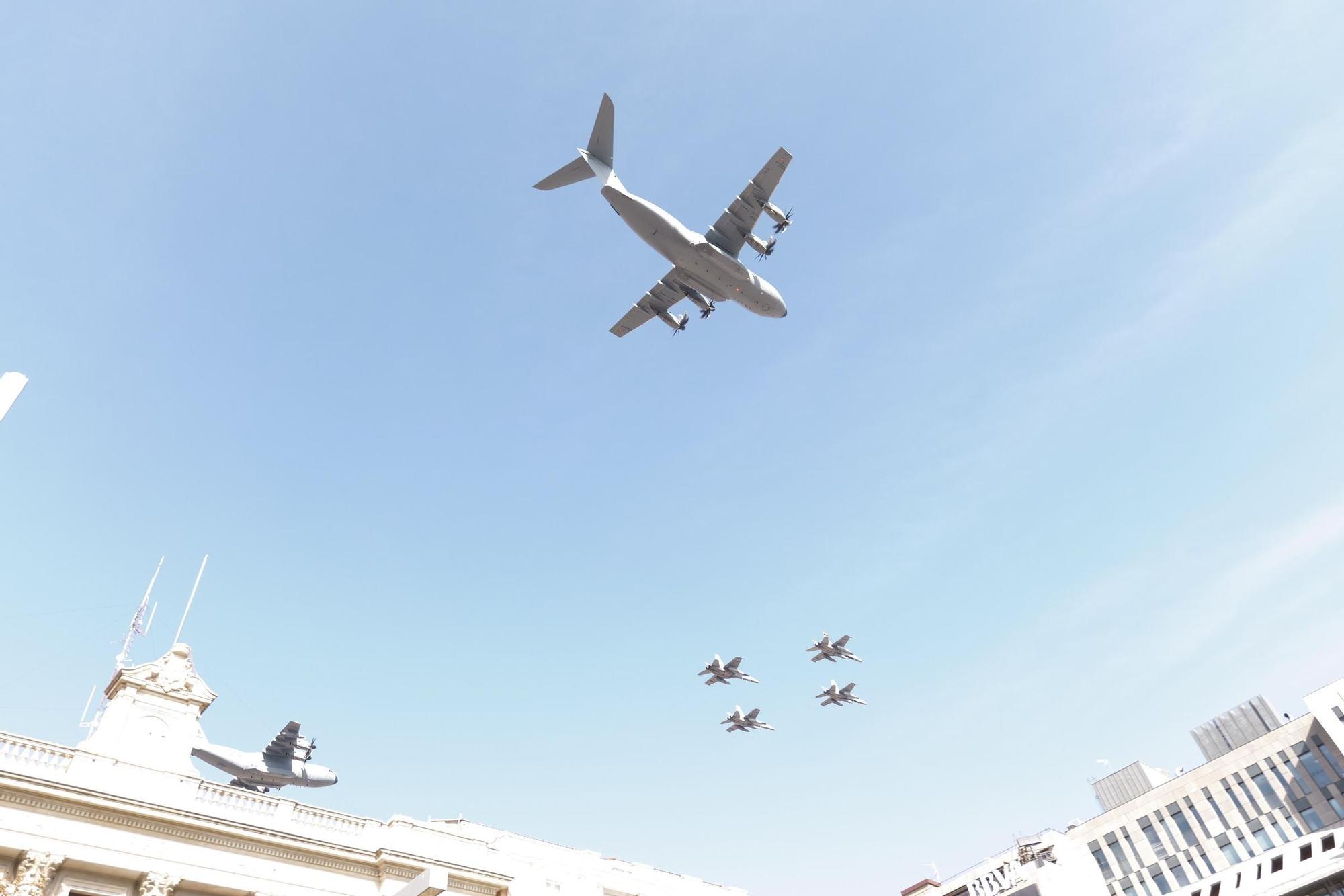 En imágenes | Zaragoza vive su día grande con la Ofrenda de Flores a la Virgen del Pilar