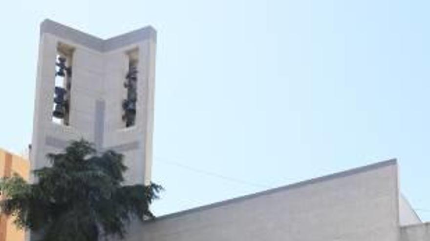 La iglesia de Sant Francesc de Oliva, con las campanas.