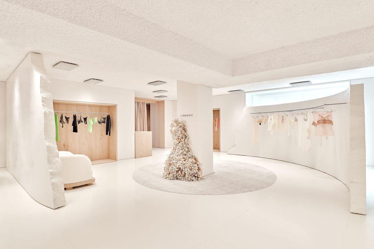 Showroom de lencería de Zara Plaza España.