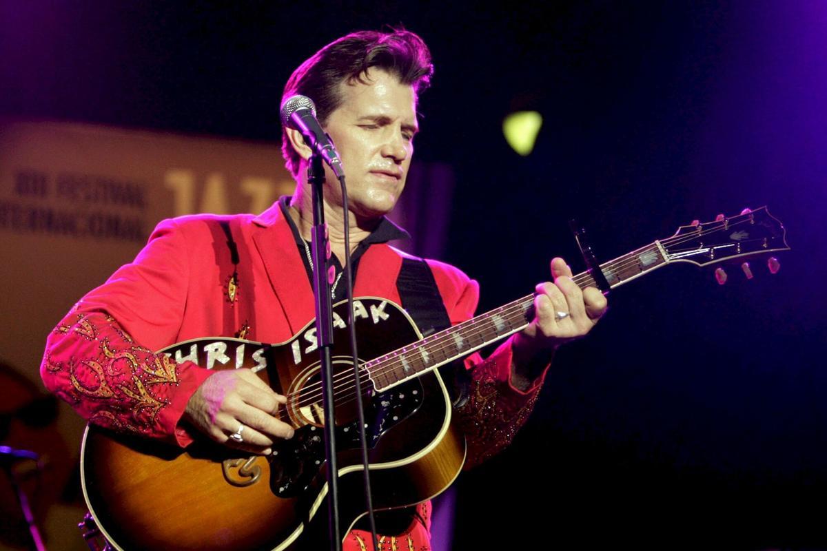 Chris Isaak продолжает тур по Европе, играя в BBK Legends