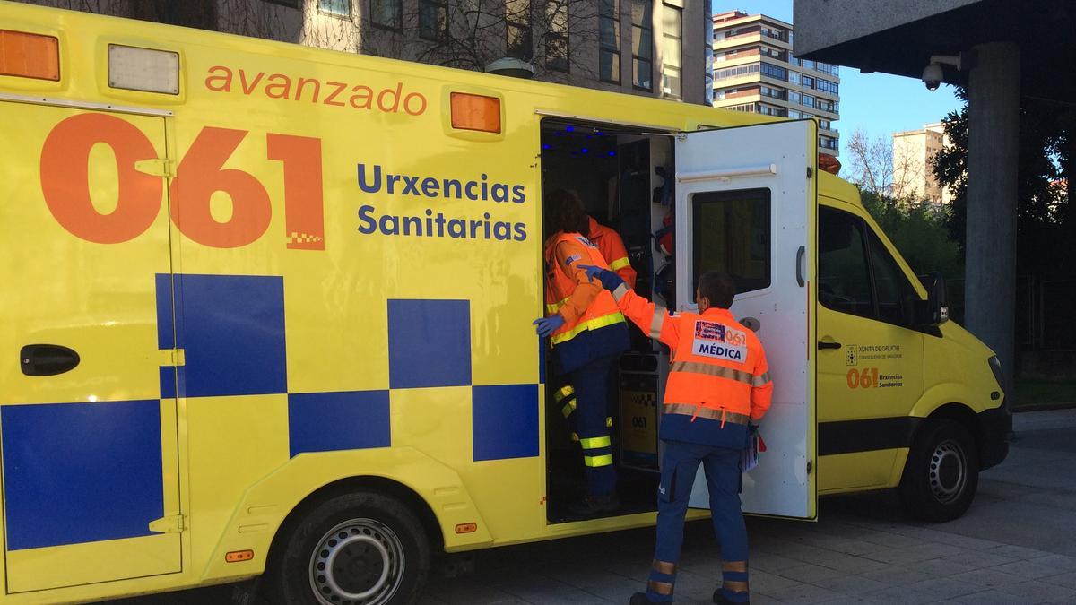 Una ambulancia del 061 en una inrtervención anterior en Vigo