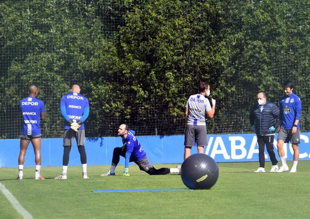 La plantilla puede ejercitarse ya por grupos de un máximo de 10 jugadores en las instalaciones de la ciudad deportiva de Abegondo.