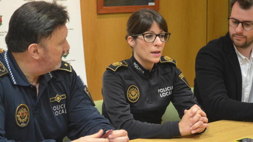 El jefe de la Policía Local, la agente Rebeca Pérez y el concejal