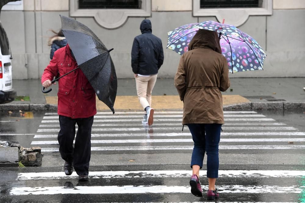 Viento y lluvia en A Coruña por la borrasca Miguel