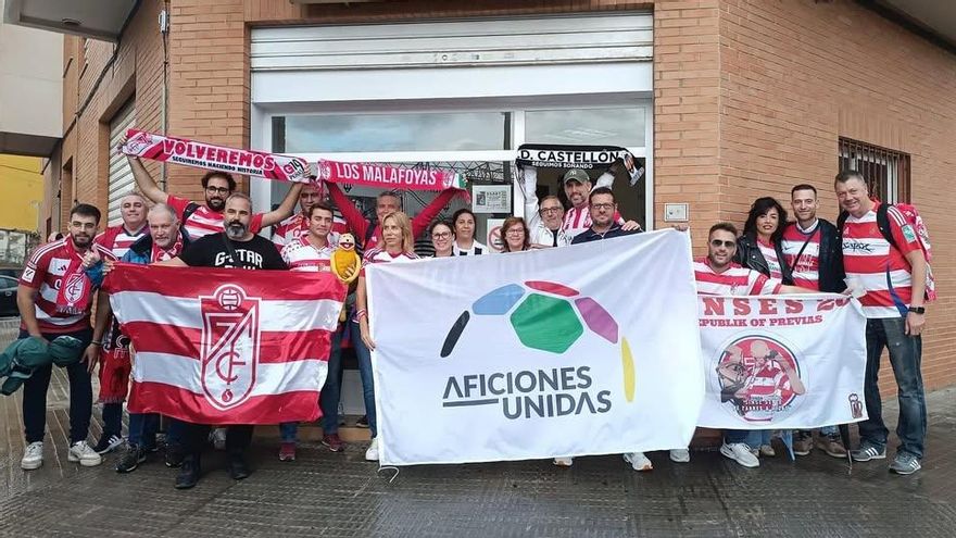 Aficionados del Castellón con algunos del Granada.