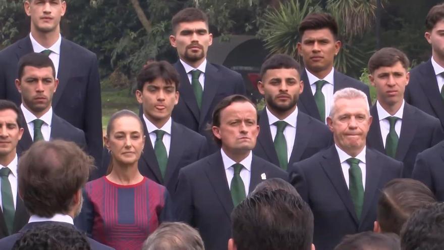 Claudia Sheinbaum alienta a selección mexicana