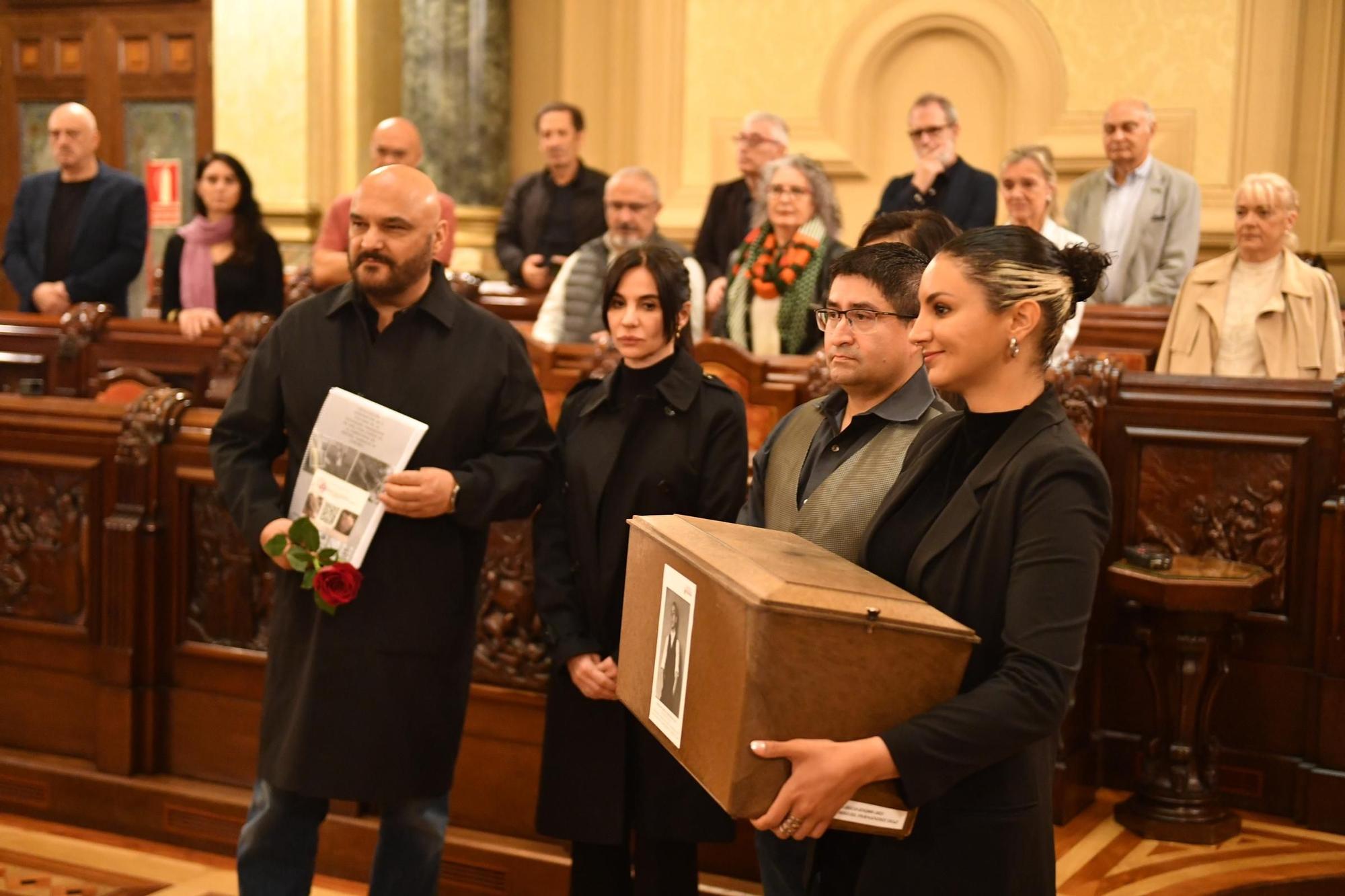 Recepción e enterro dos restos do pintor Francisco Miguel