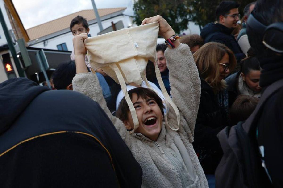 La Cabalgata de los Reyes Magos reparte ilusión por las calles de Córdoba
