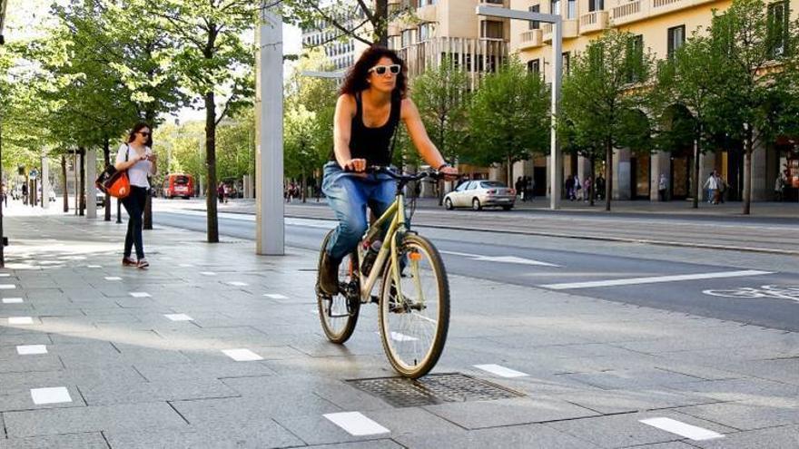 El observatorio de la bici sugiere dejar ir por la acera en 50 calles