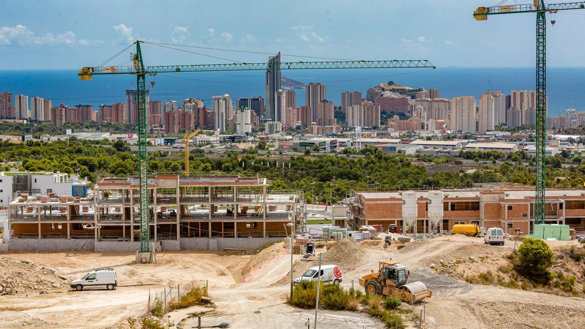 Una urbanización de unifamiliares en construcción en la zona de Finestrat.