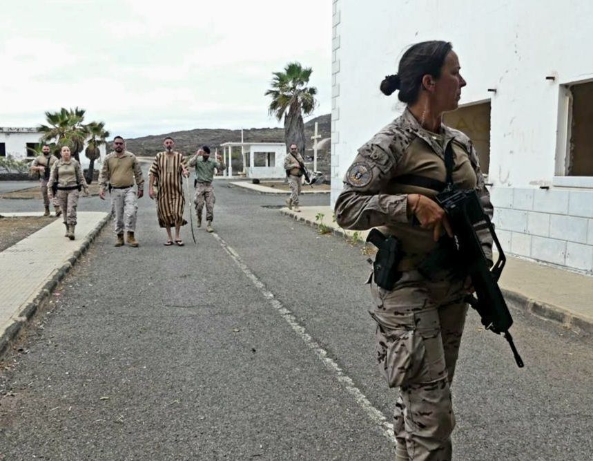 Ejercicio de escoltas de La Armada en Gran Canaria