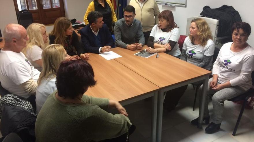 Bernal y Durán, durante una reunión ayer con miembros de la Asociación Kellys Unión Málaga.