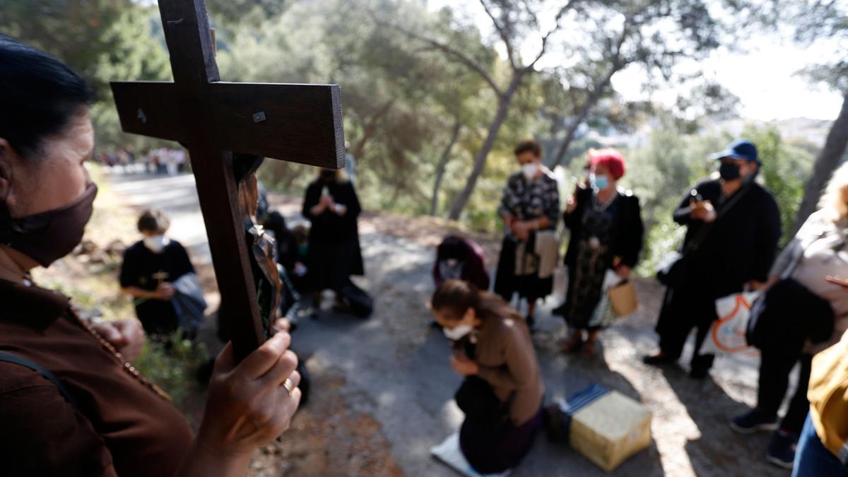 Con motivo de la suspensión de la estación de penitencia, la Ermita del Monte Calvario permanece abierta este Viernes Santo de manera ininterrumpida desde las 10h hasta las 20h.