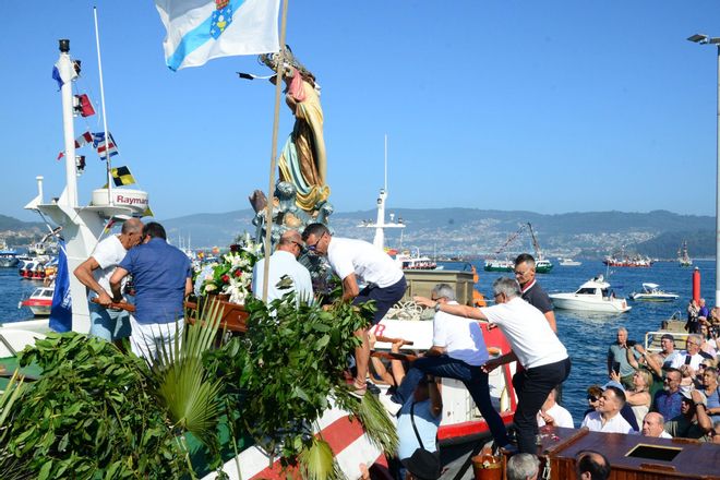 Devoción multitudinaria por la Virgen del Carmen en Moaña