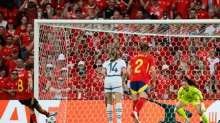 Mariona falla un penalti, pero España se muestra muy superior a Suiza