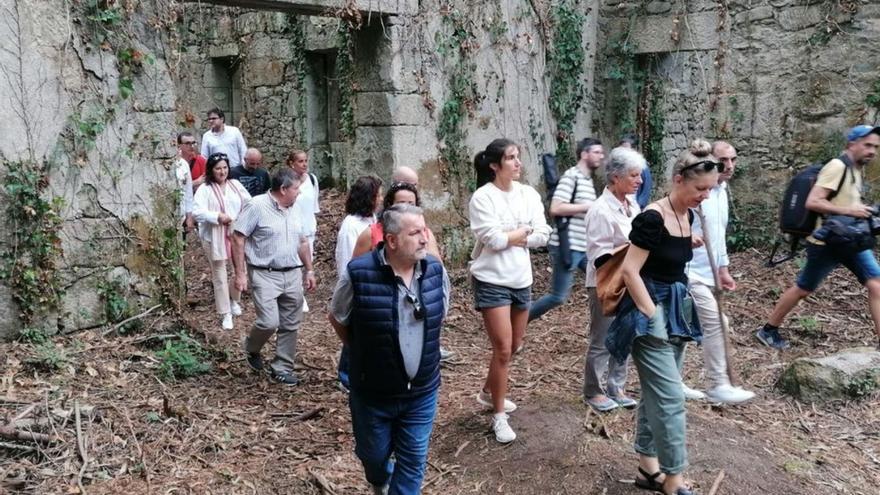 Participantes en una de las visitas a la isla.