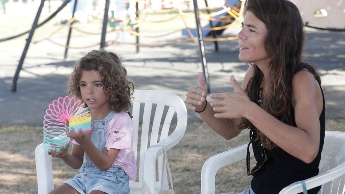 Dorotea Cela, la madre de Laia, explica el proceso que ha seguido su hija hasta hoy.  | M. MIELNIEZUK