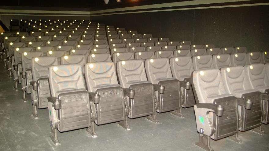 Una de las salas que conformaban los Cines do Deza en 2003. // Bernabé