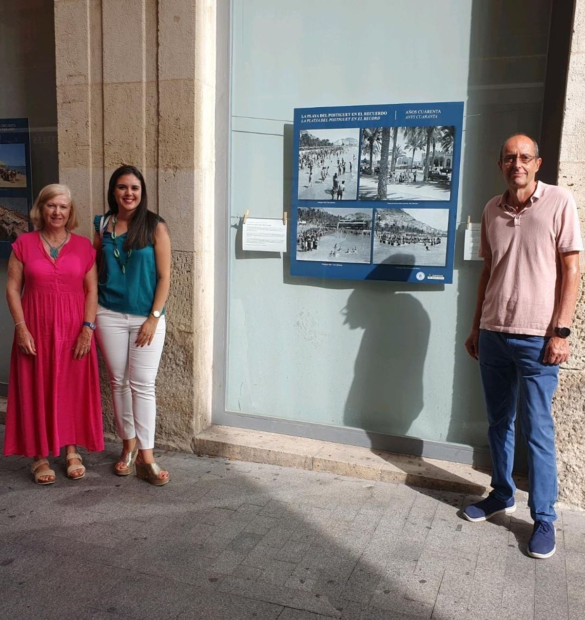 Susana Llorens y Nayma Beldjilali, junto a un ventanal del Archivo Municipal de Alicante