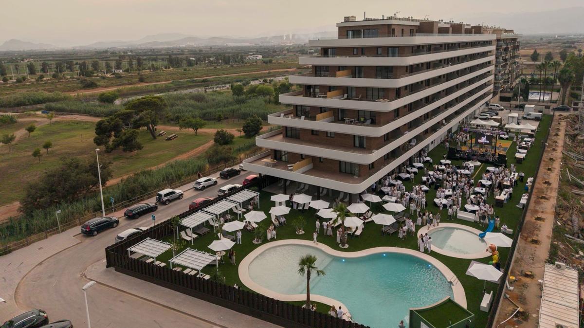 Foto aérea del evento de inauguración de la primera fase del plan residencial de Panoramic en Moncofa.