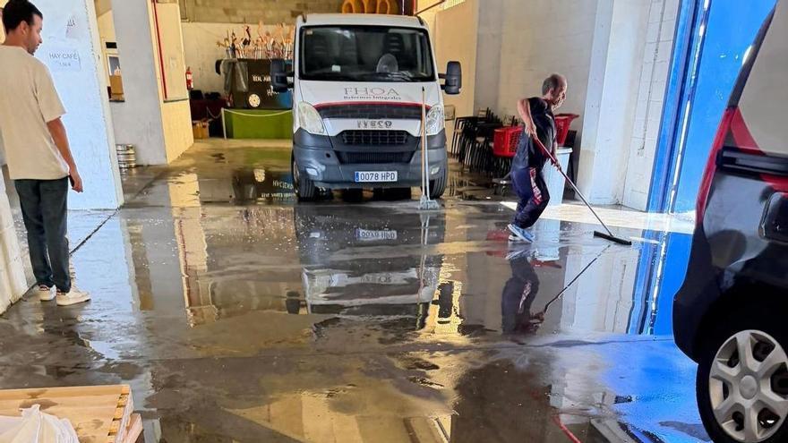 El Avilés, víctima de las fuertes lluvias que han asolado la ciudad: la inundación ha afectado al suministro eléctrico