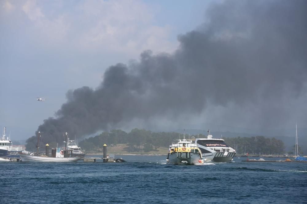 Arde un catamarán de pasajeros en A Toxa