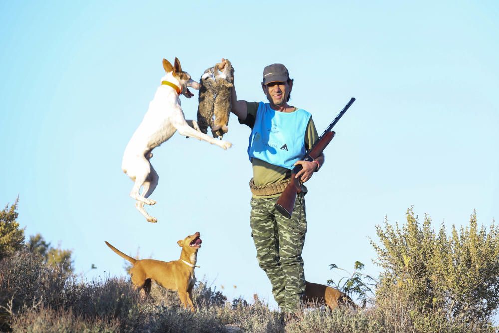 Diez mil cazadores inician la temporada de caza del conejo