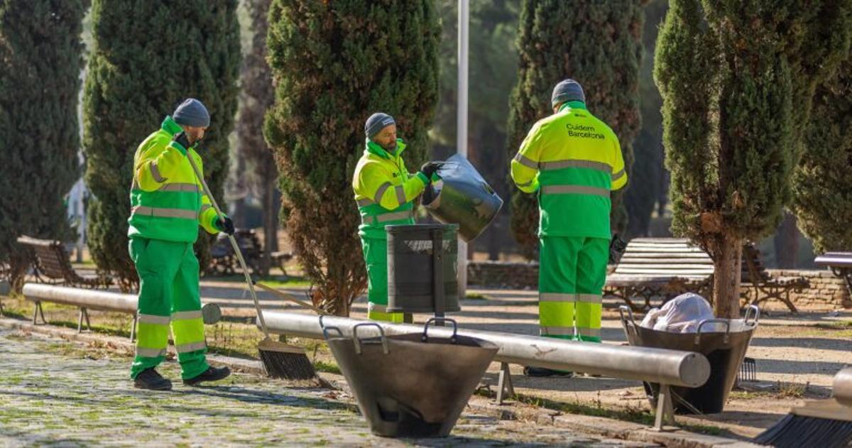 Trabajadores de Urbaser en un parque