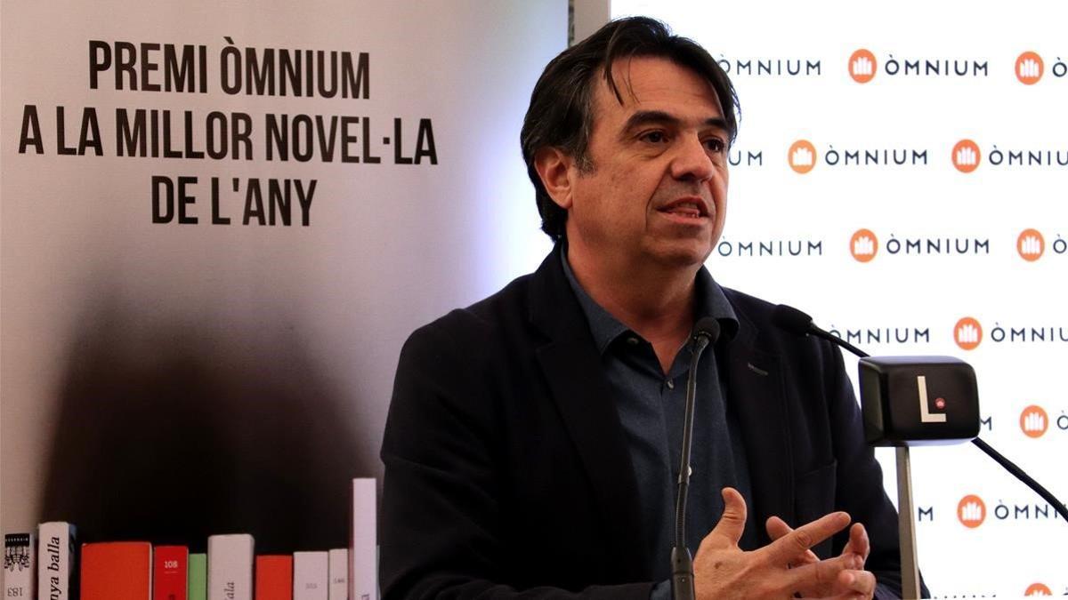Martí Domínguez, recoge el galardón del Premi Òmnium.