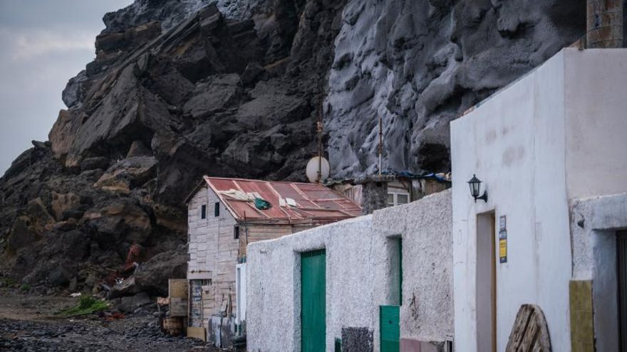 The residents of Las Bajas go to court to prevent the demolition of the neighborhood