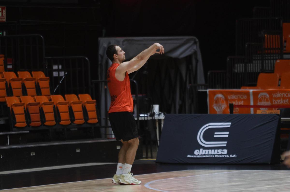 Kevin Pangos, entrenando este martes en La Fonteta