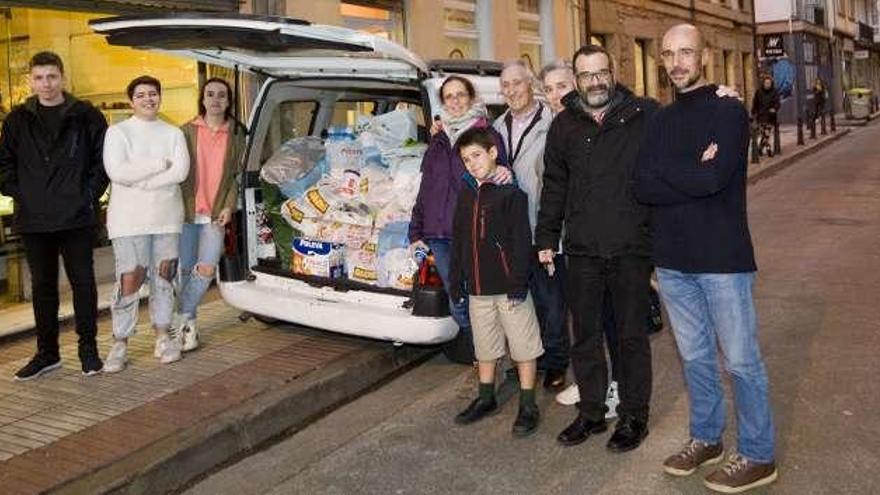 Alumnos de Dominicos donan alimentos a la Cocina Económica