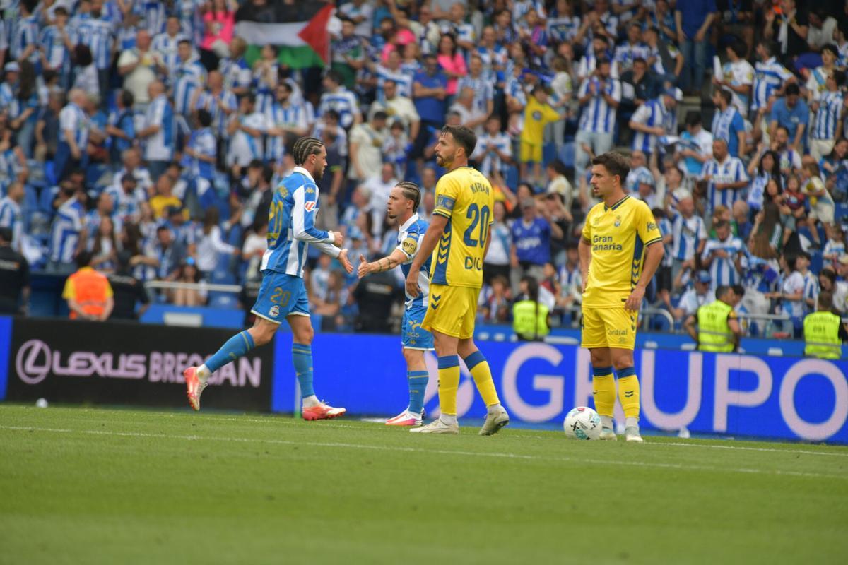 La fiesta lo inundó todo en Riazor, el fútbol era de lo menos